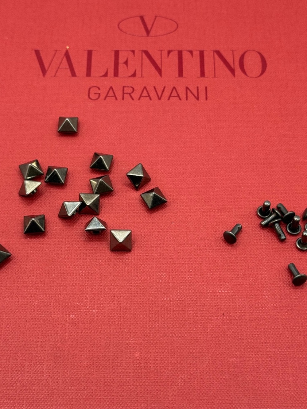 Valentino Garavani Single Rockstud – Aged Ruthenium Finish